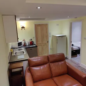 Corner House Cabin Apartment